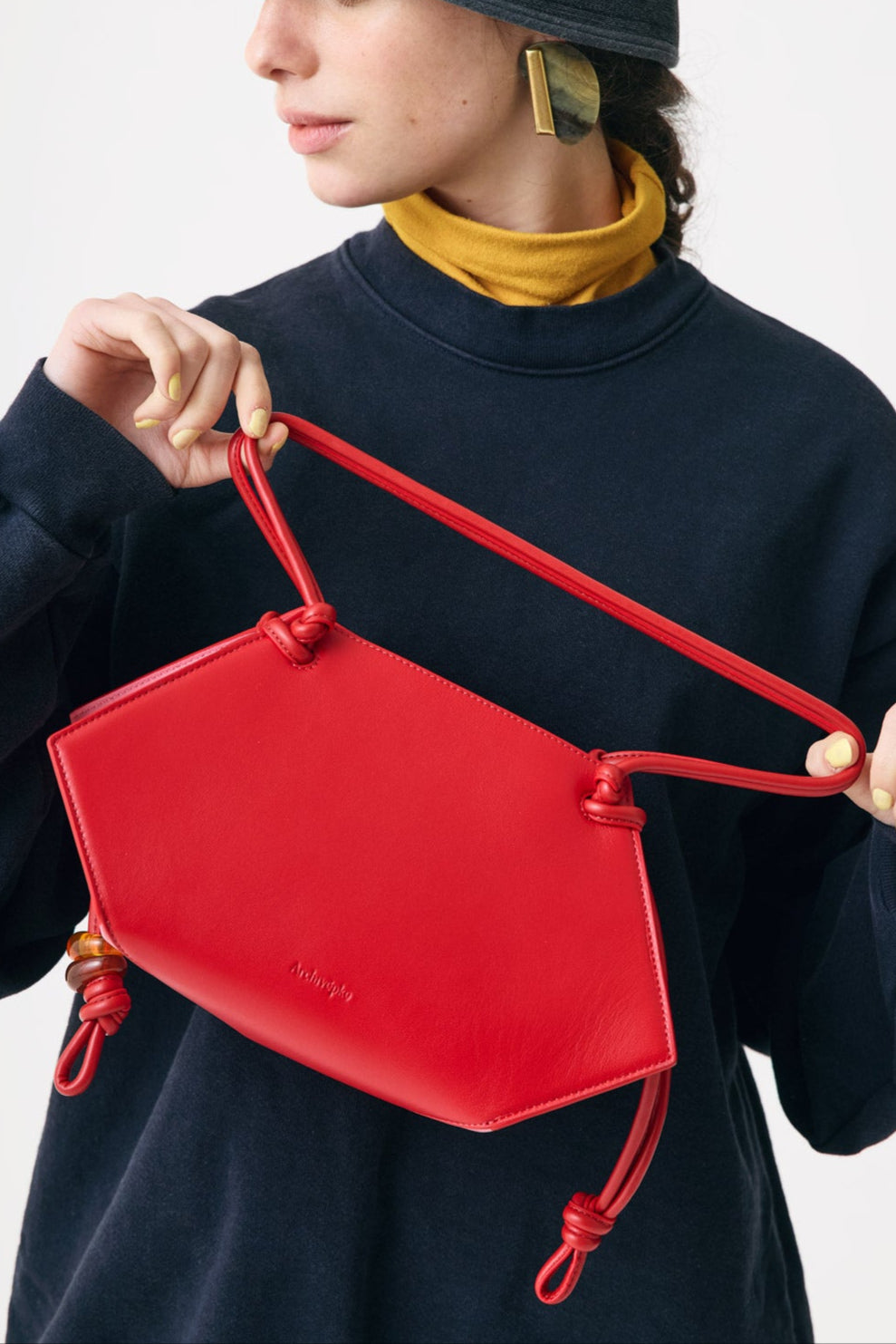 Small doughnut angle bag