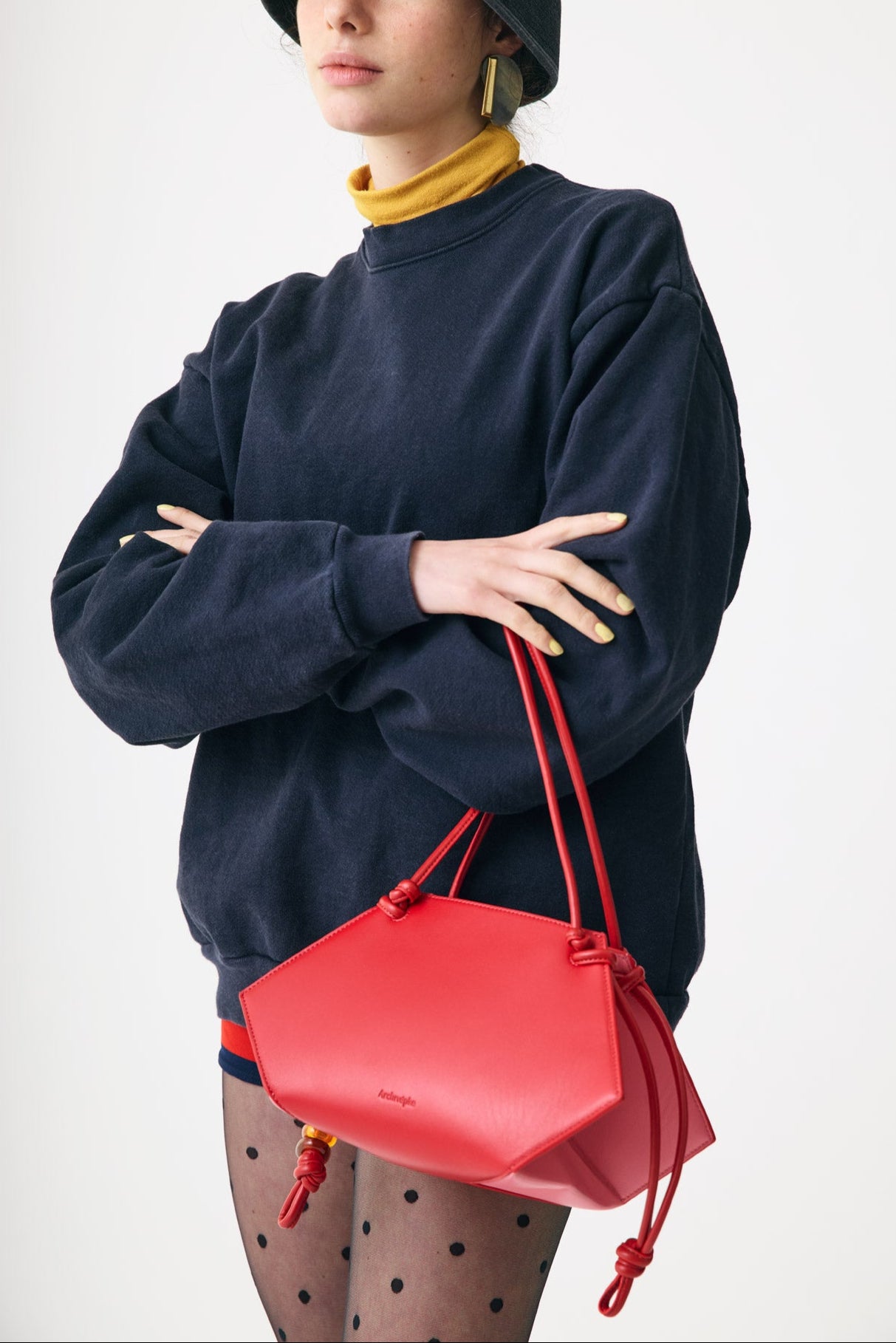 Small doughnut angle bag