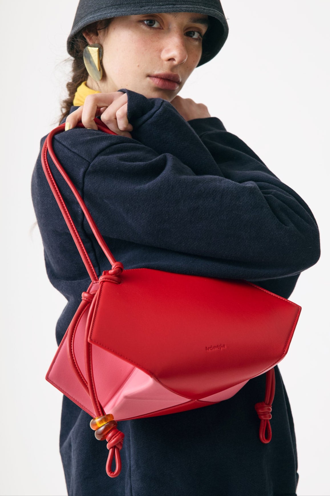 Small doughnut angle bag