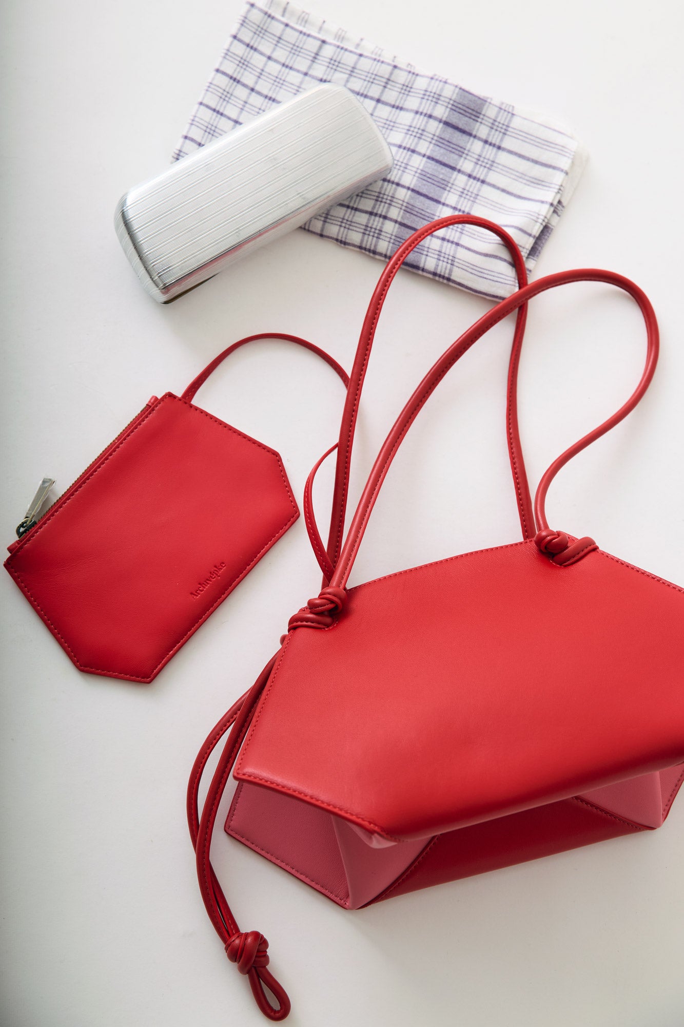 Small doughnut angle bag