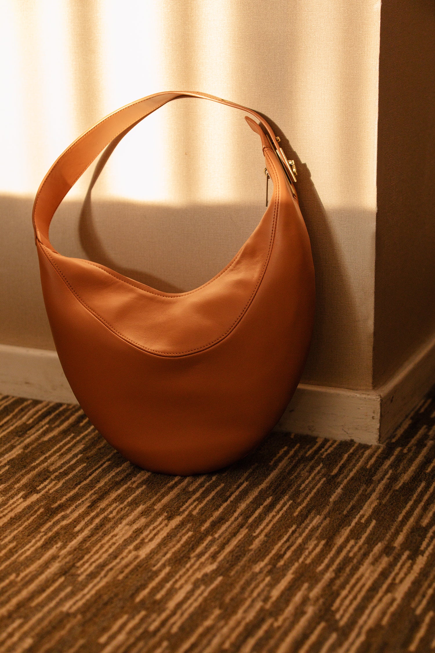 Clip hobo bag