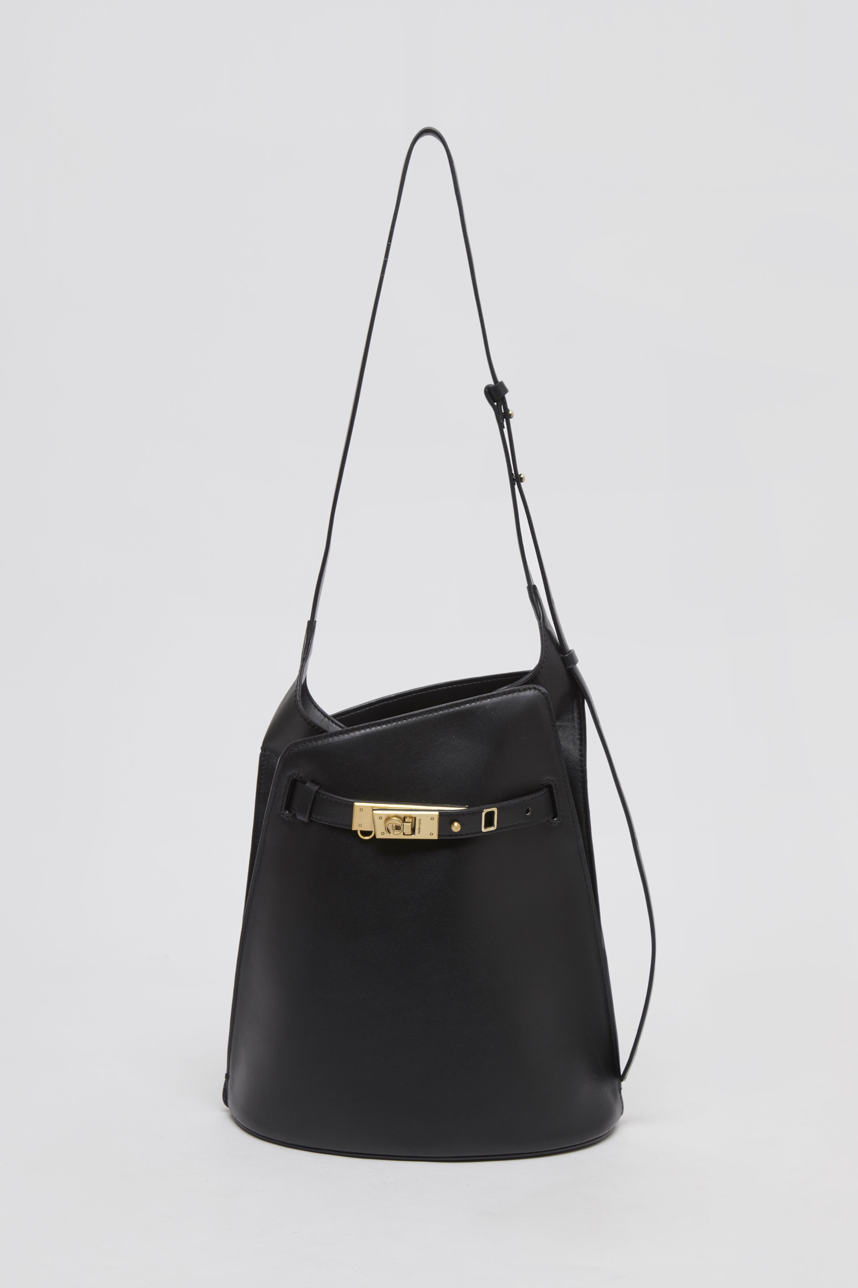 Clip bucket bag