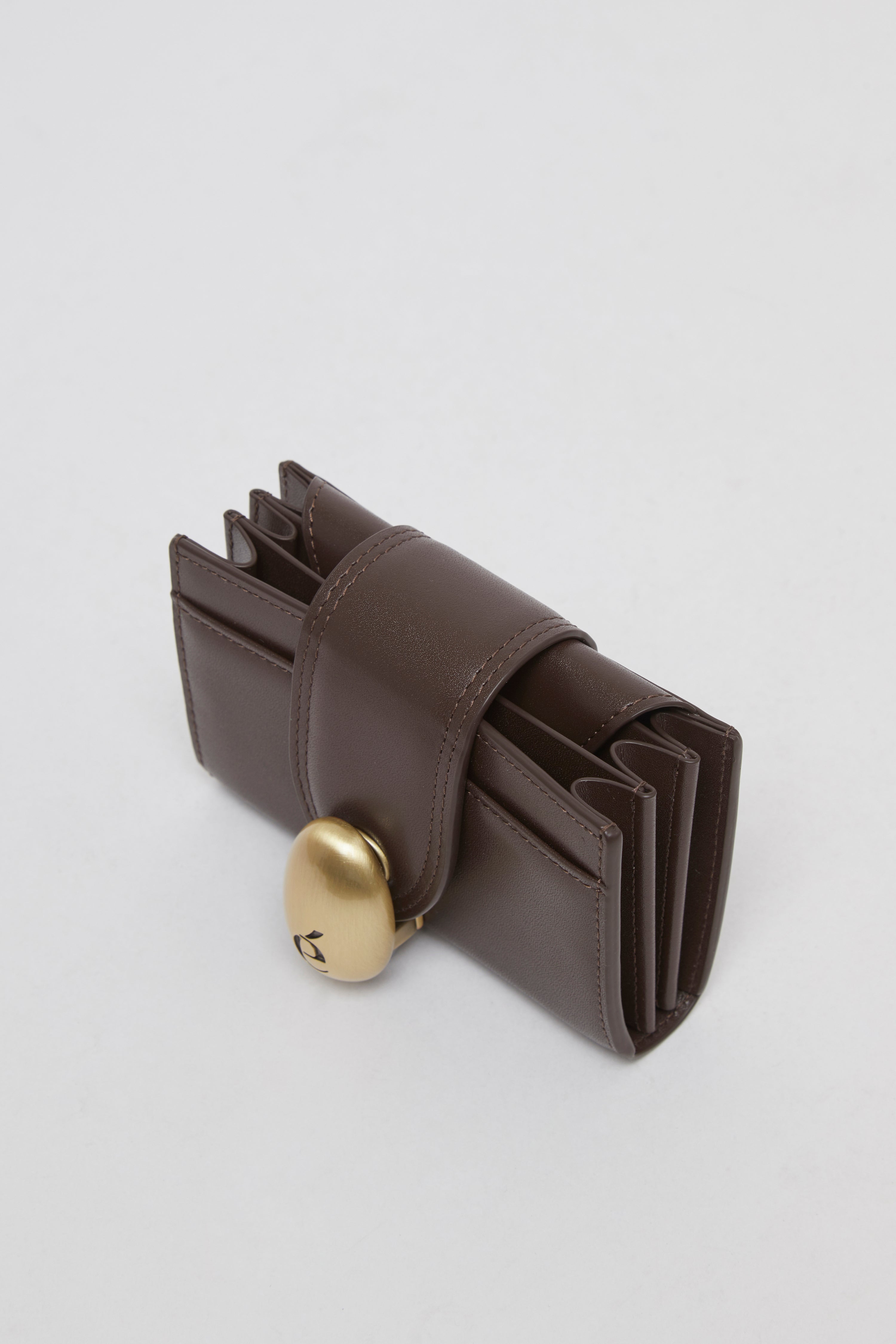 Egg lock wallet