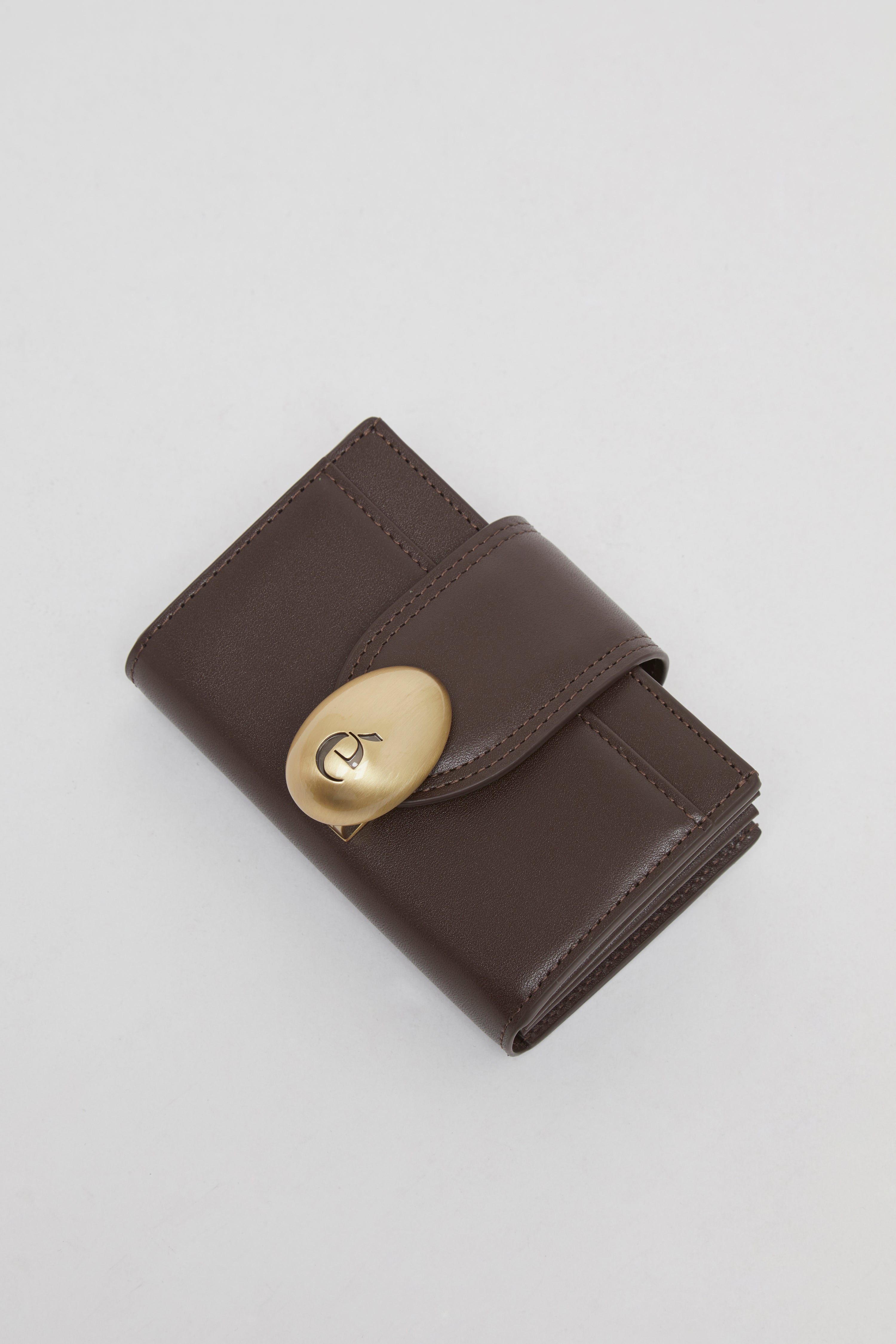 Egg lock wallet