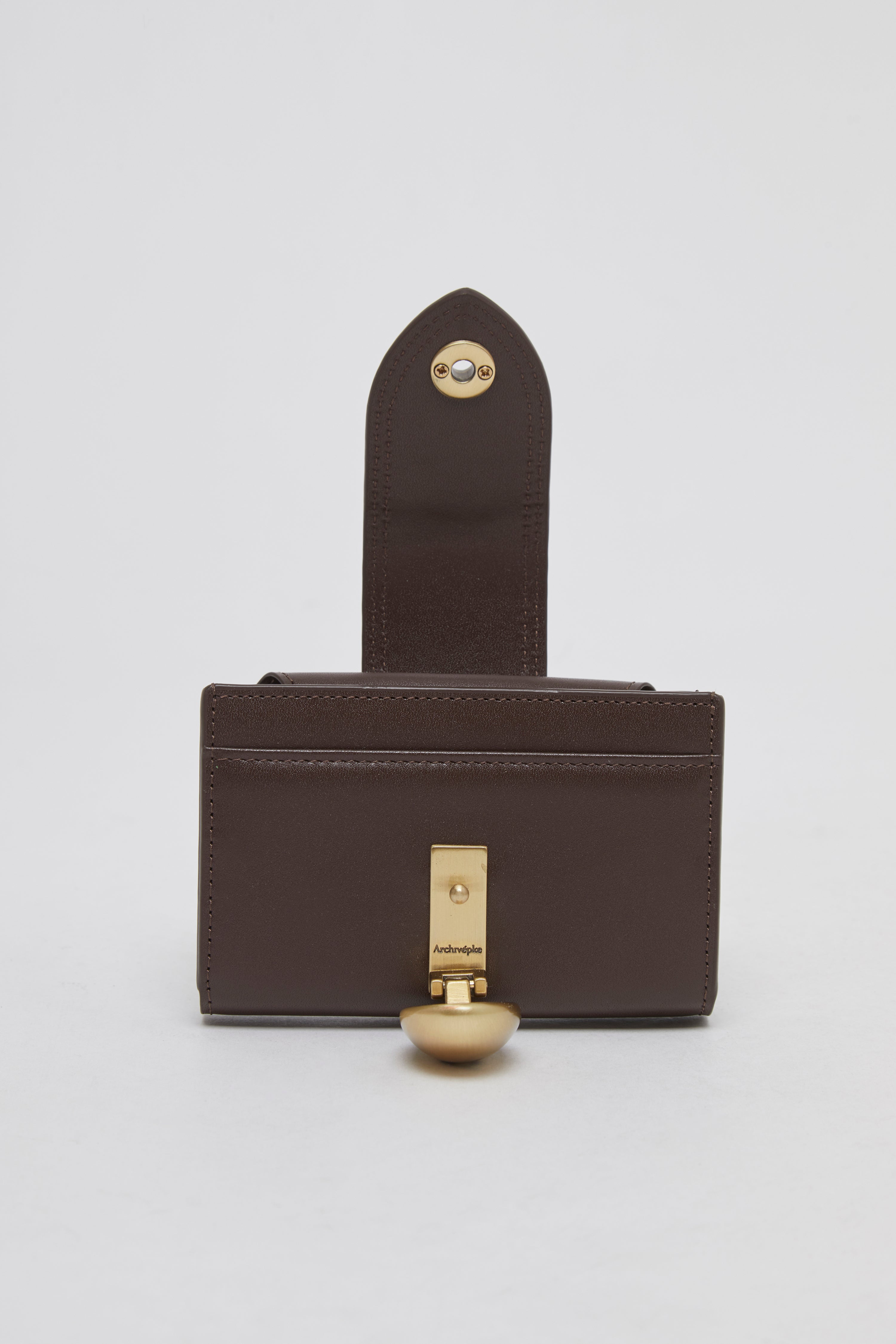 Egg lock wallet