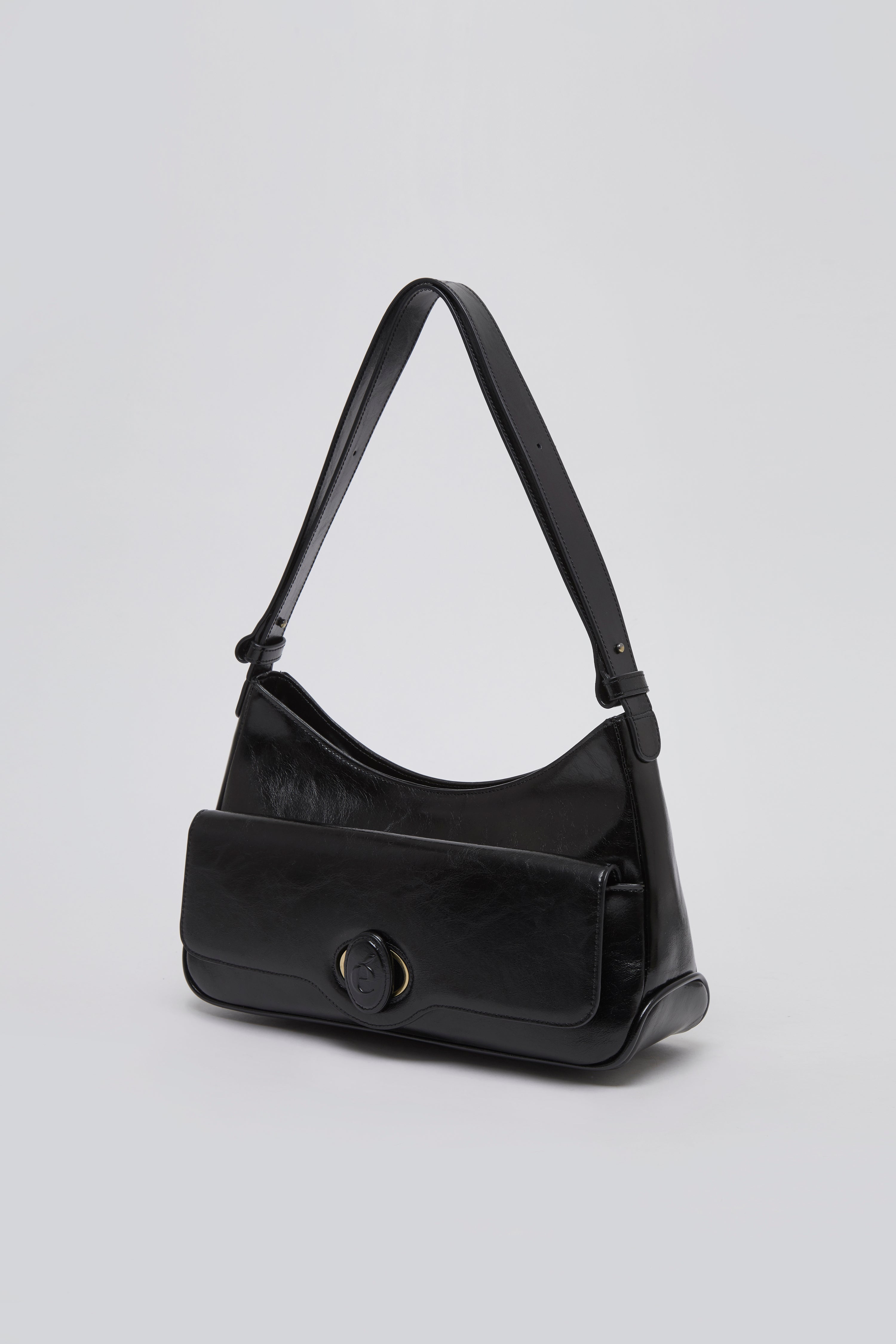 Oval room bag