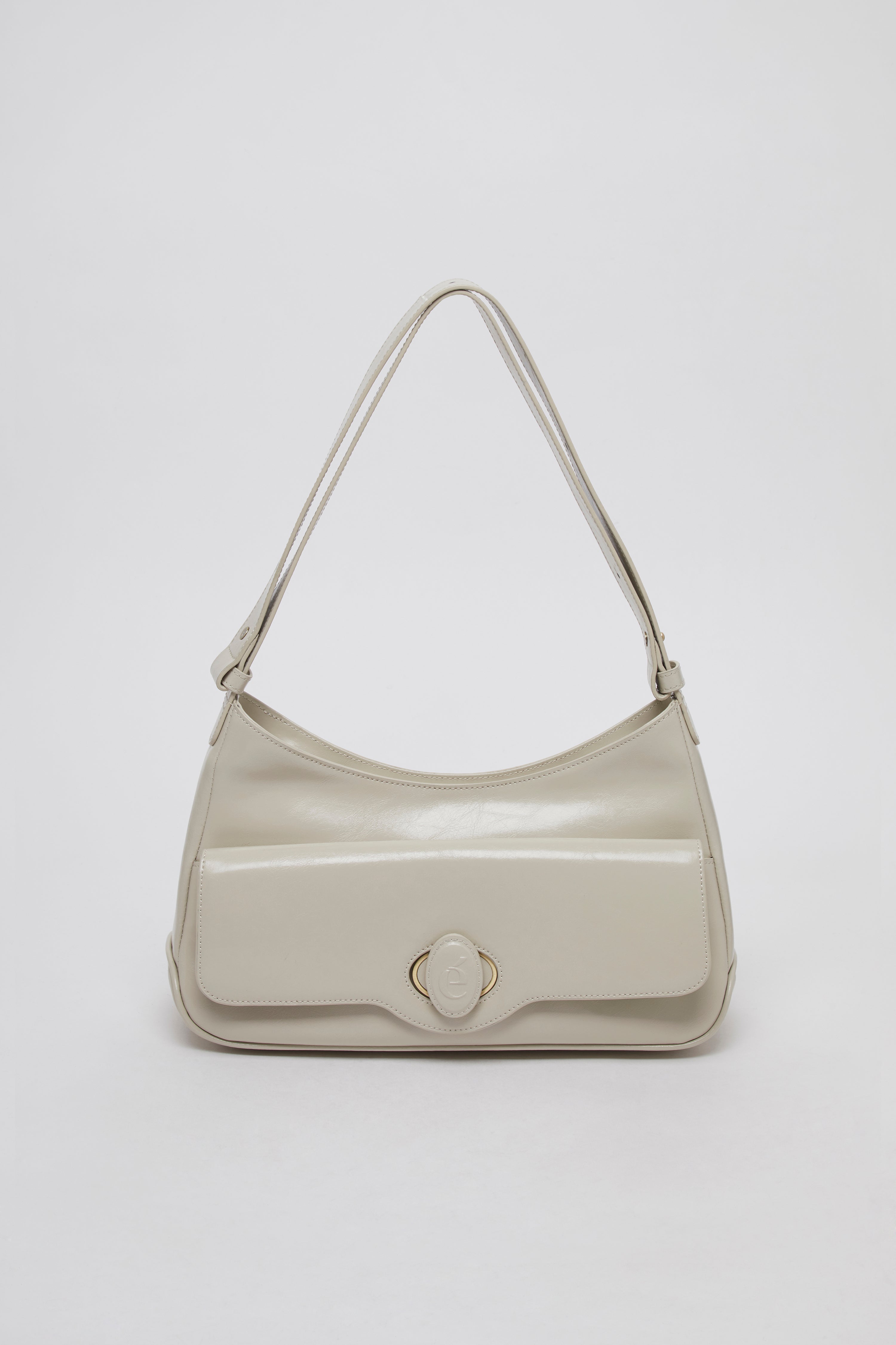 Oval room bag