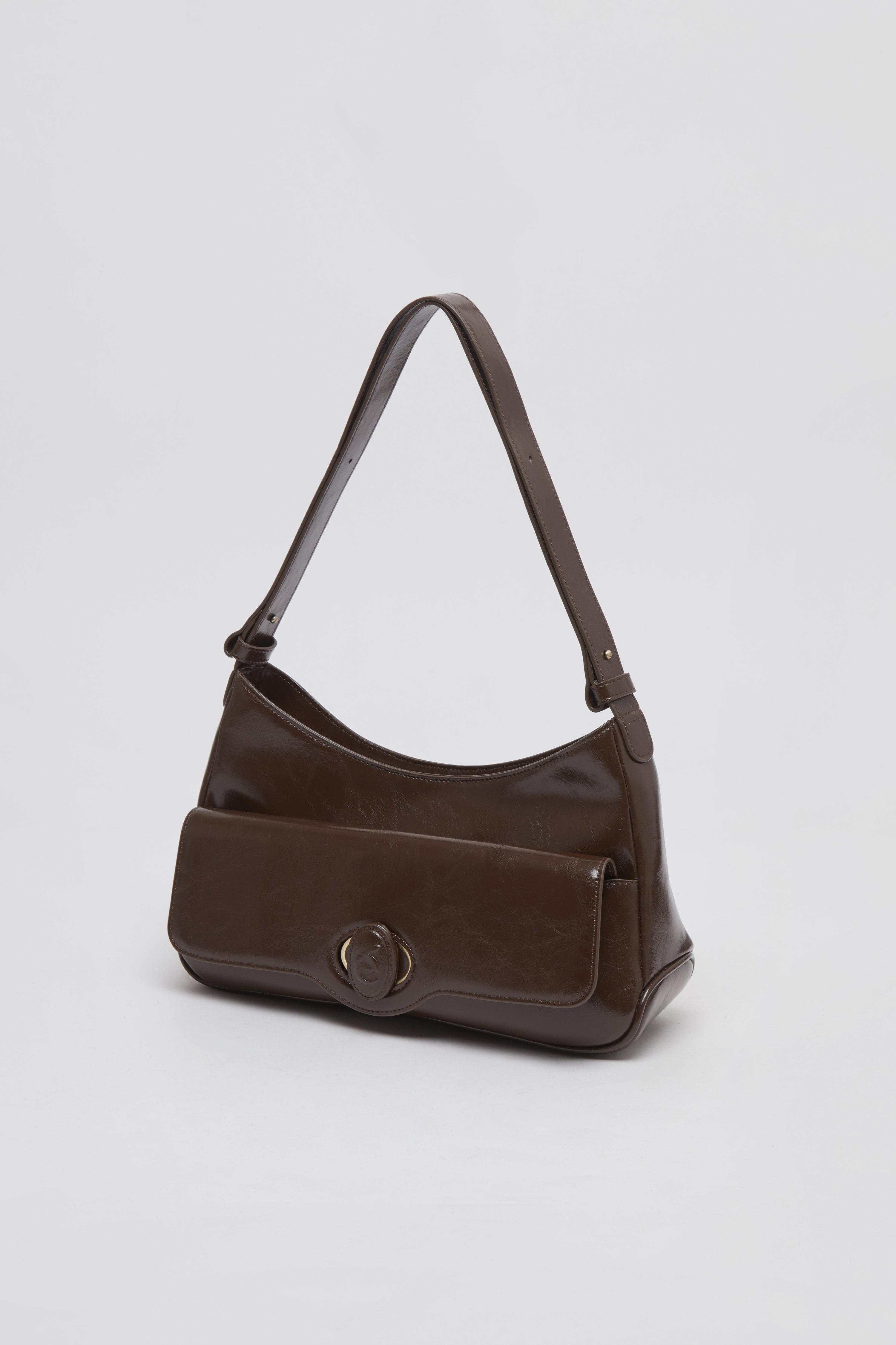 Oval room bag