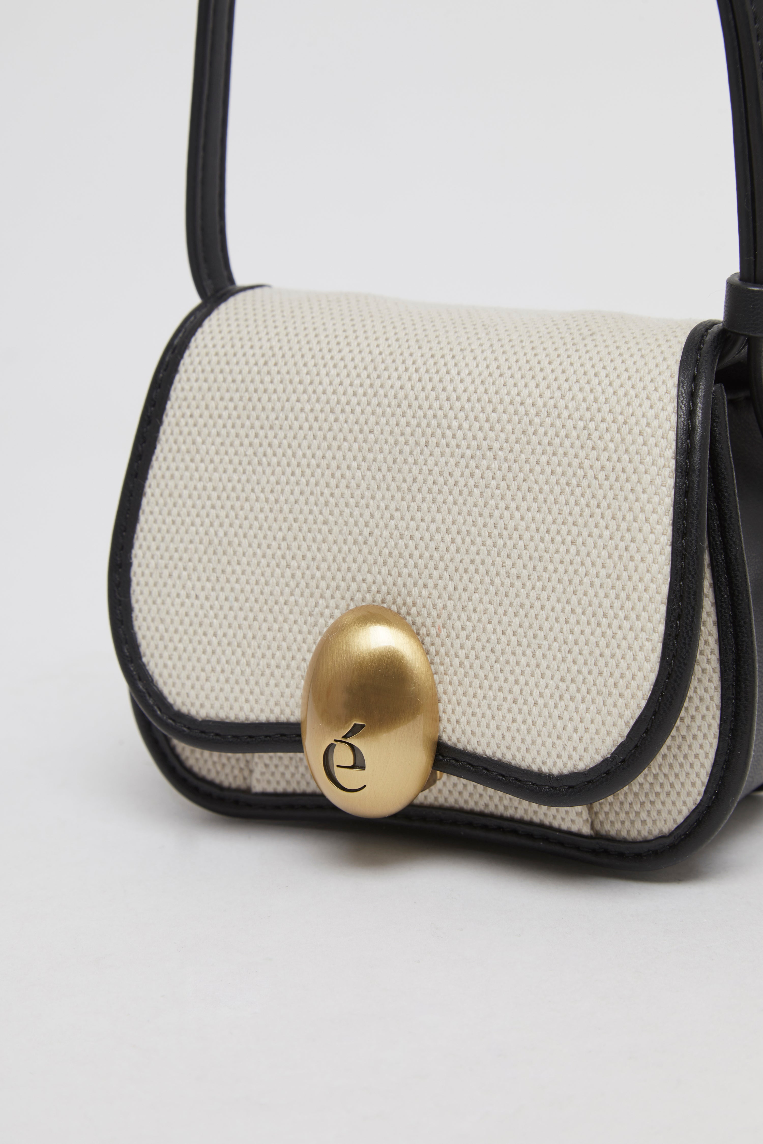 Egg wallet bag