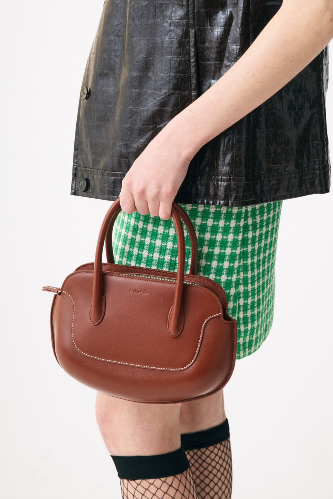 Shell handle bag
