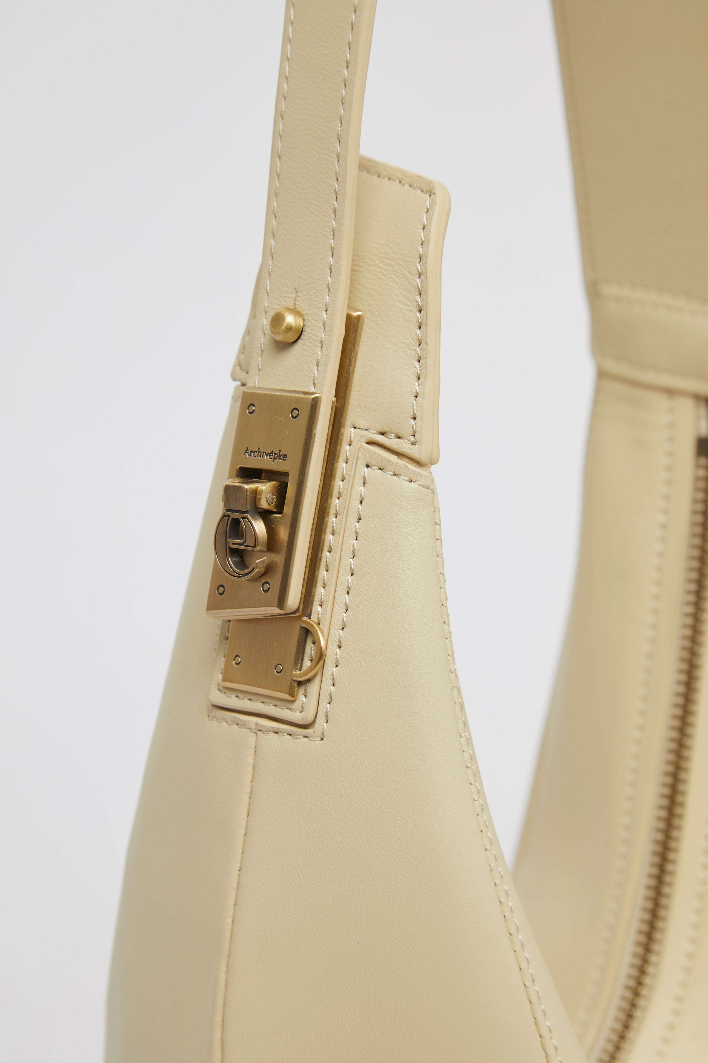 Clip hobo bag