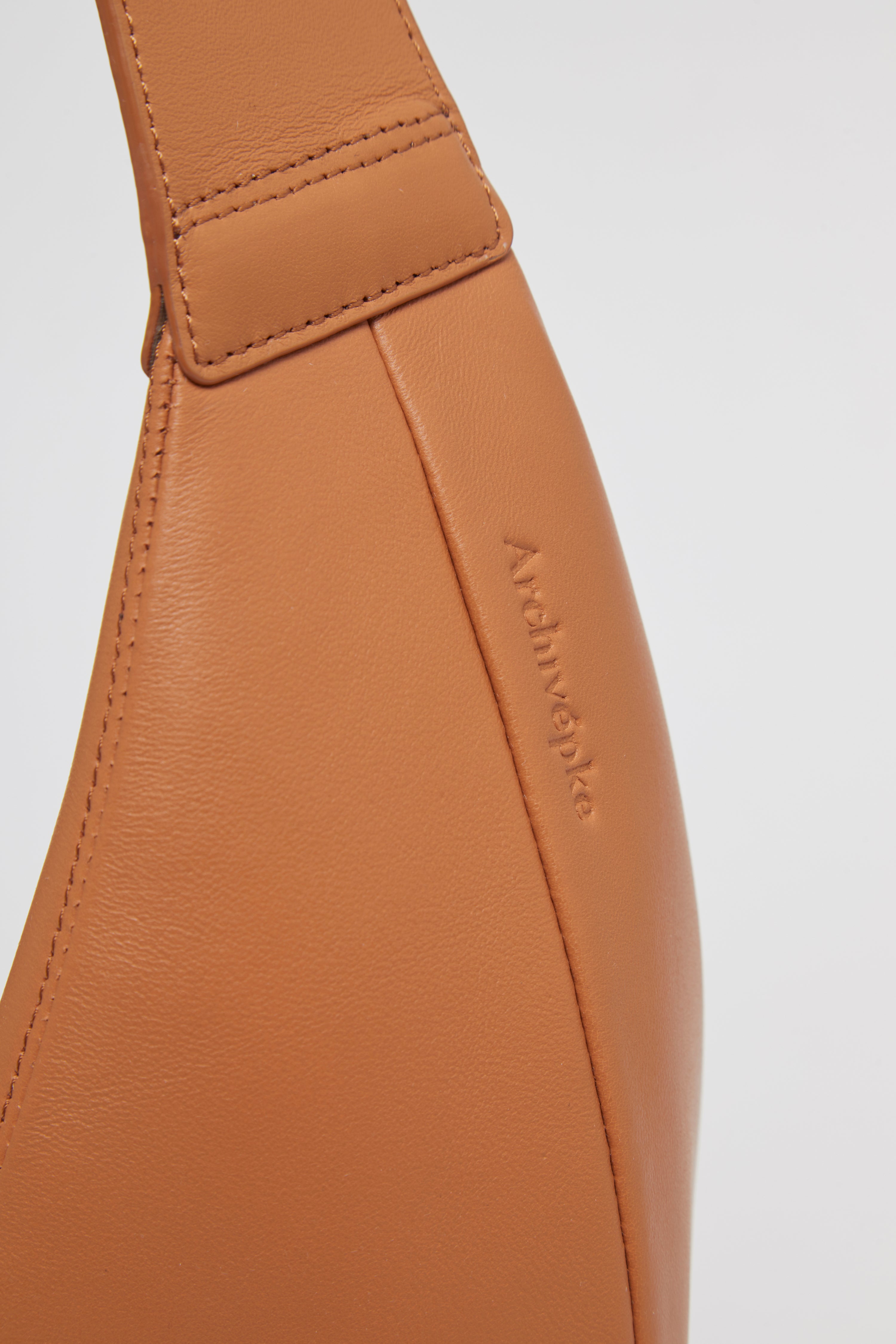 Clip hobo bag