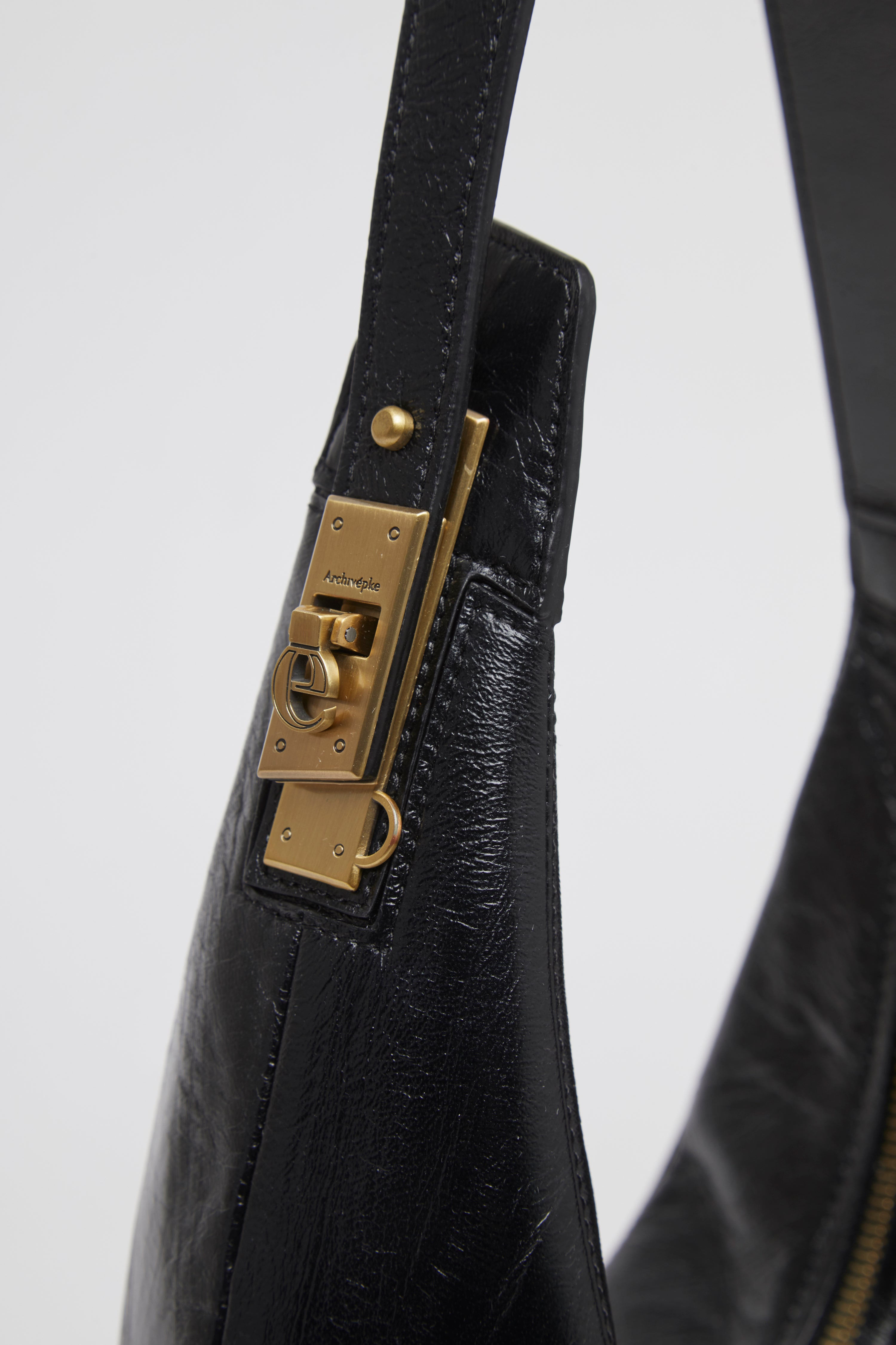 Clip hobo bag