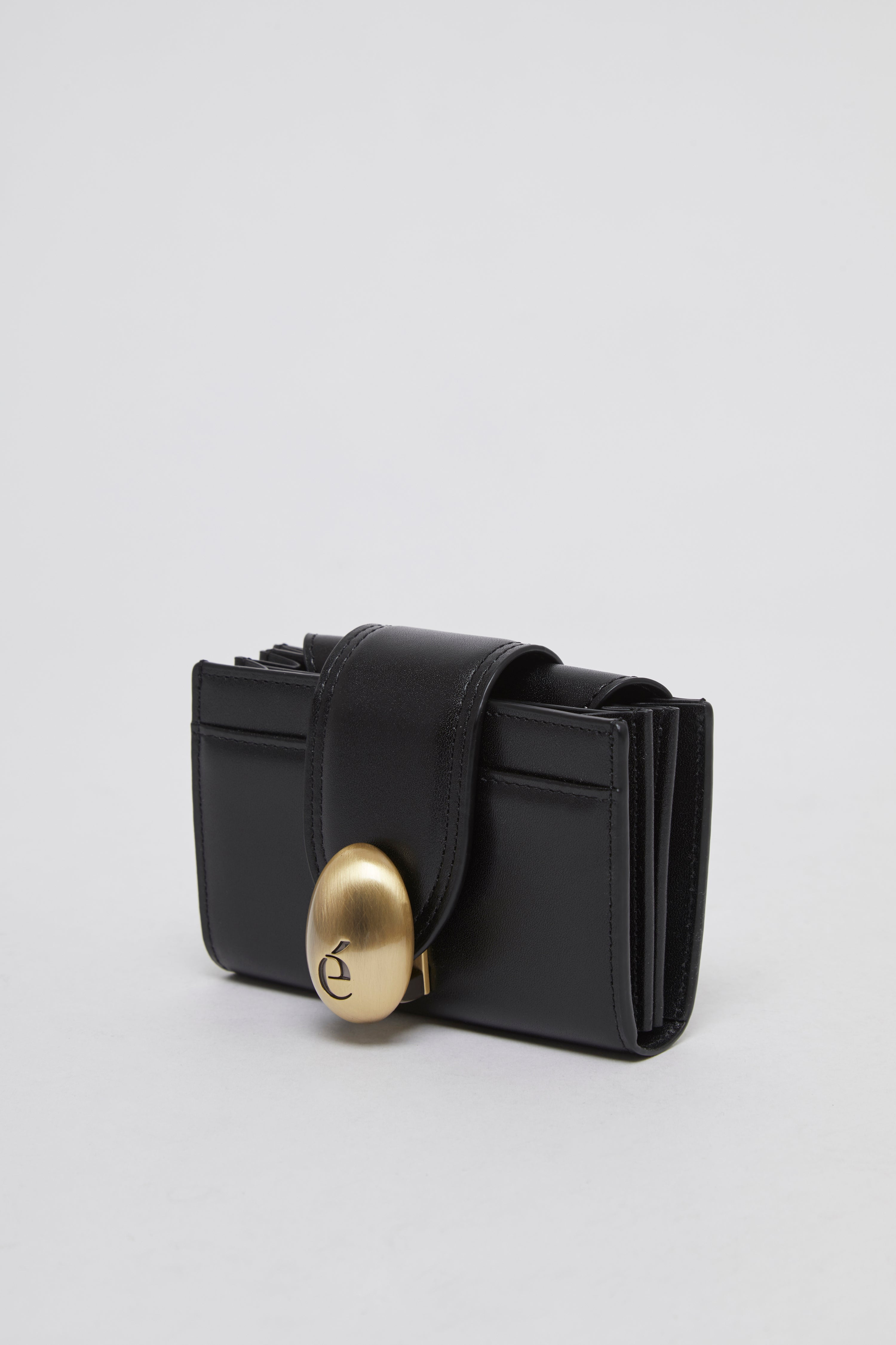 Egg lock wallet