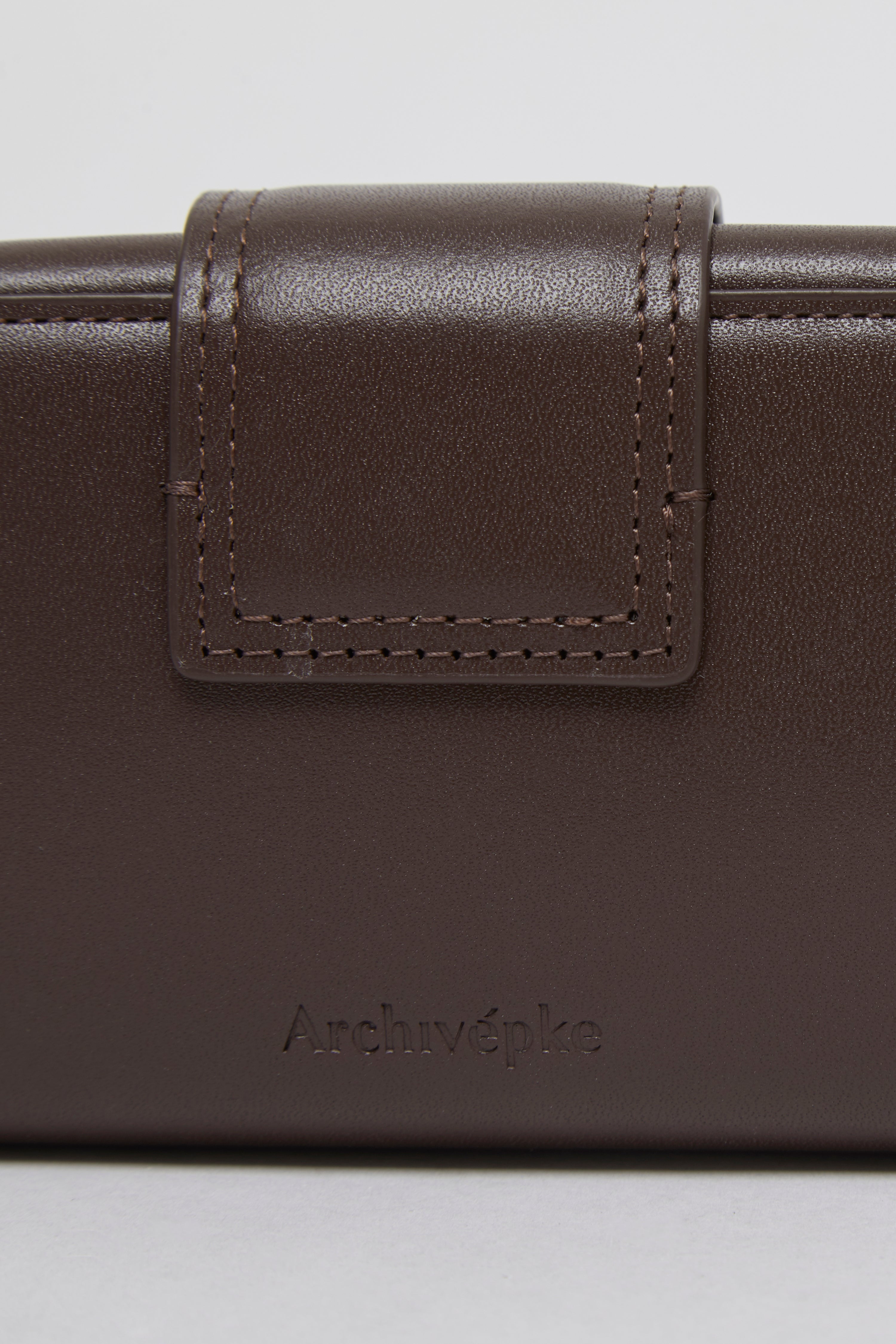 Egg lock wallet