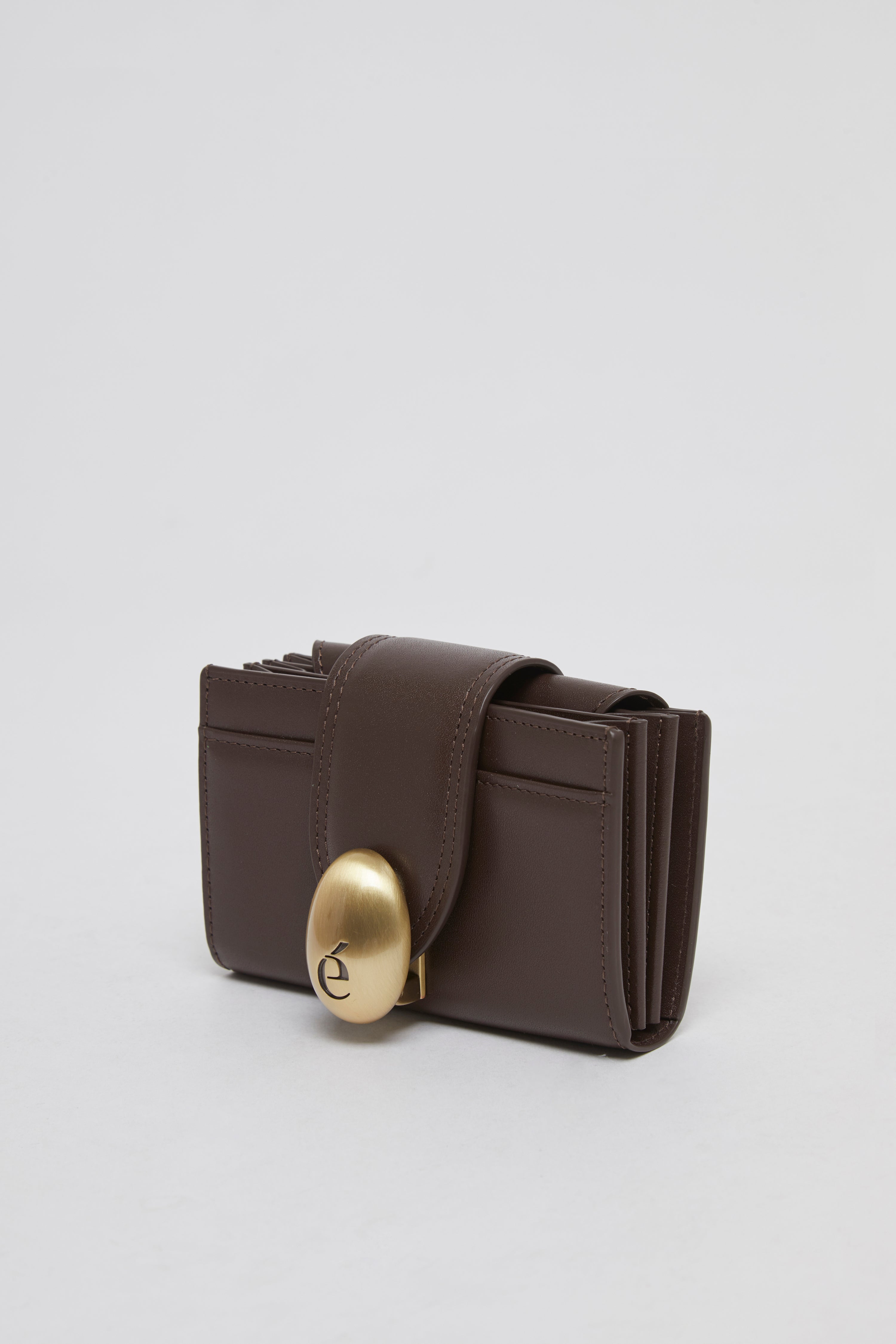 Egg lock wallet