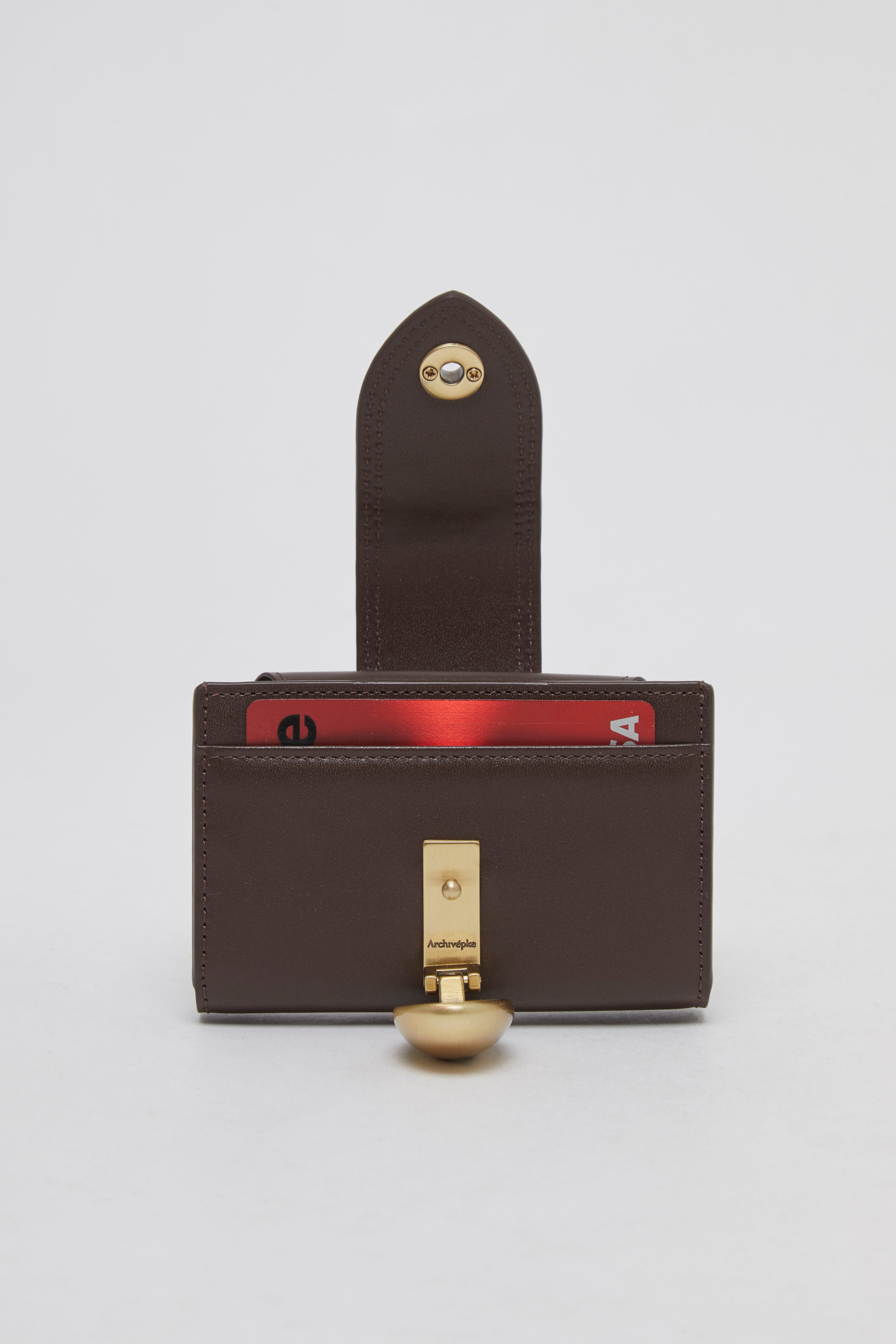 Egg lock wallet