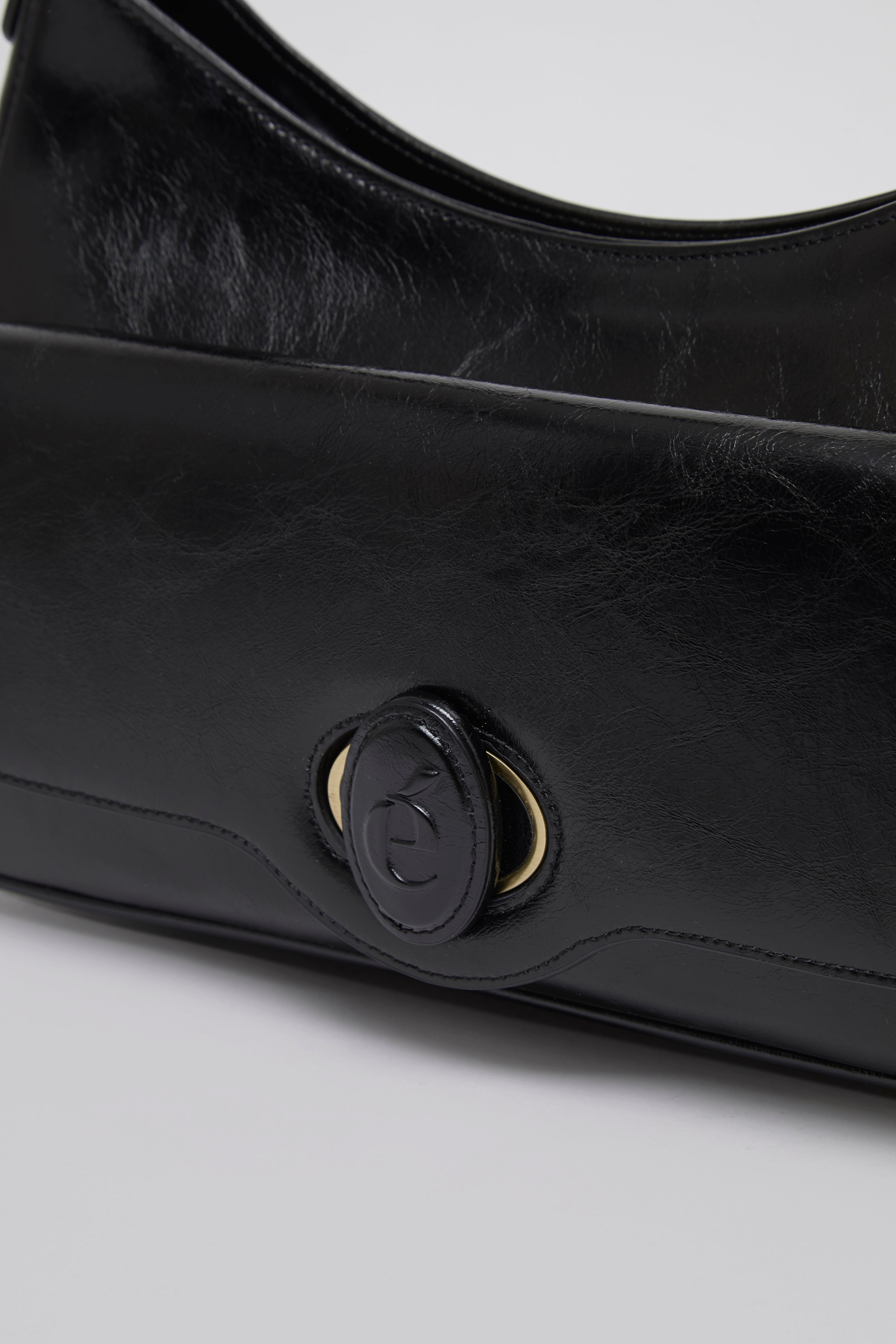 Oval room bag