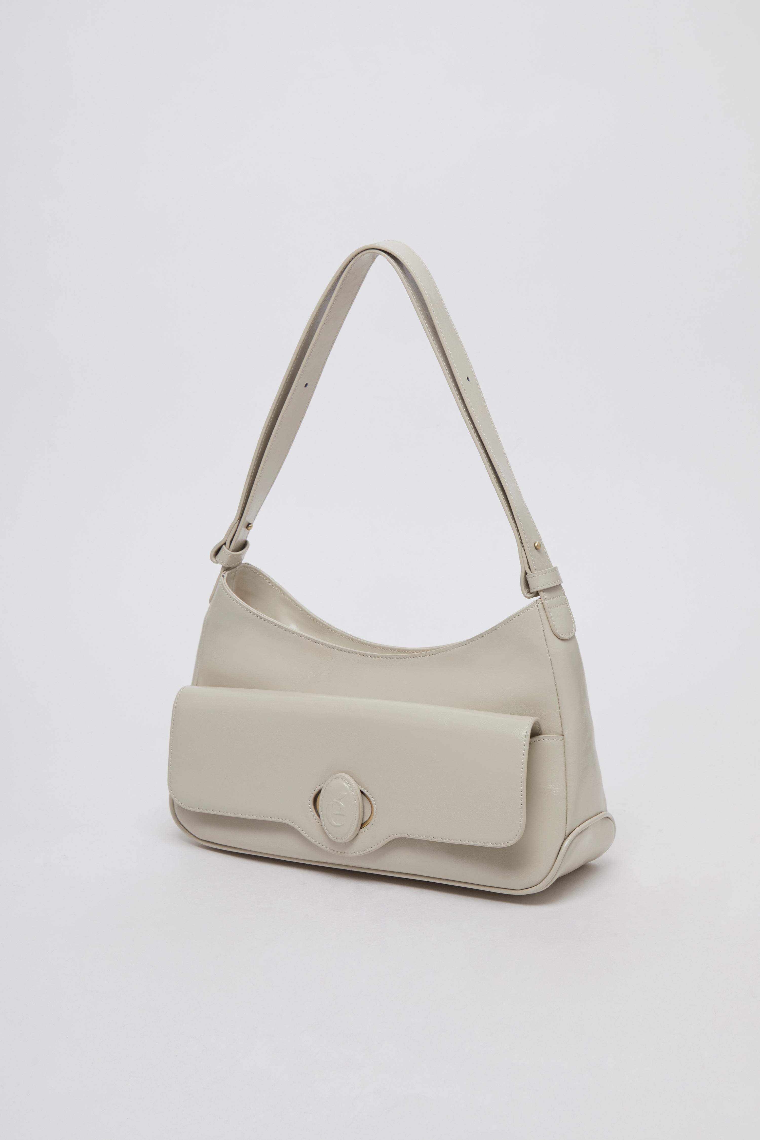 Oval room bag