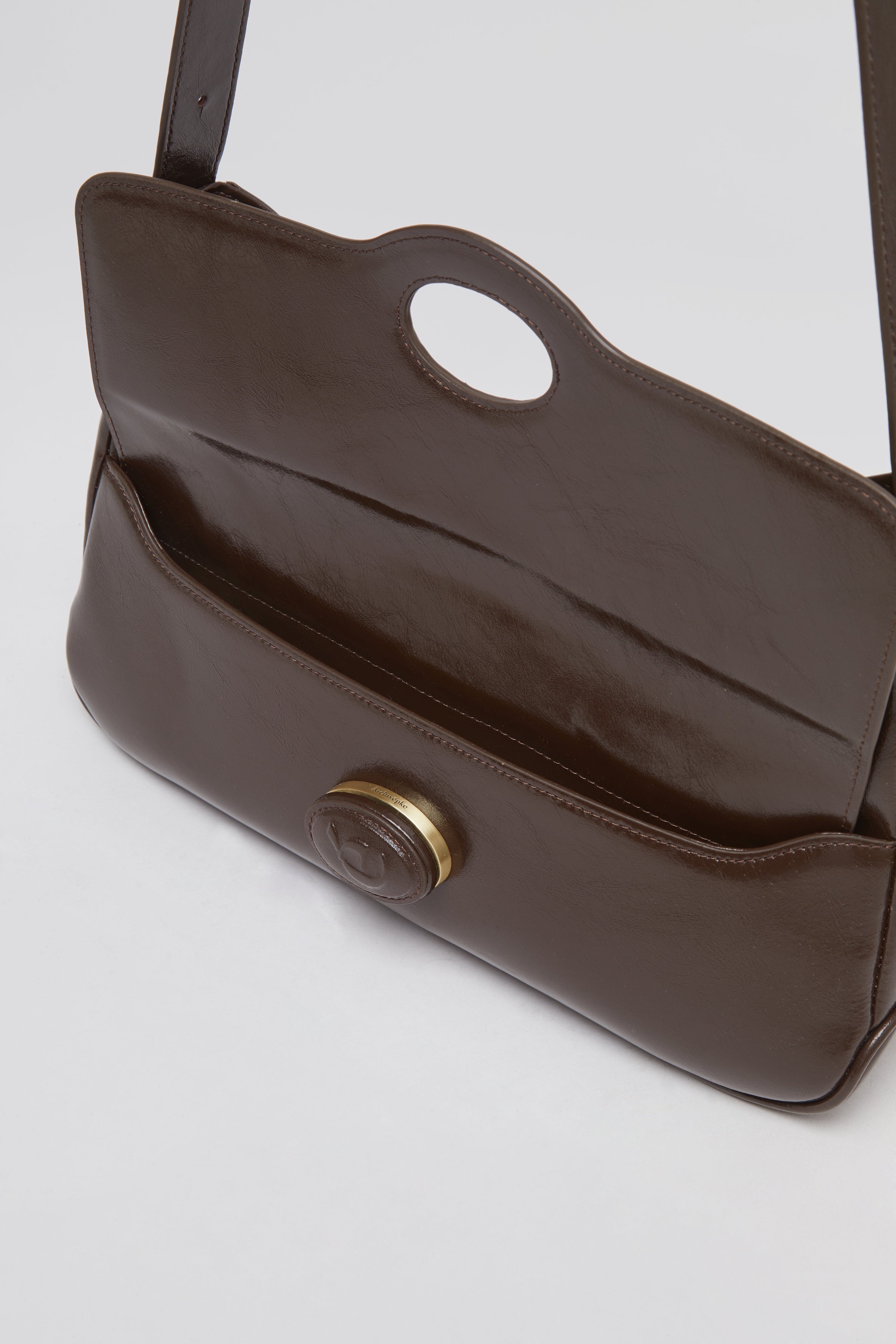 Oval room bag