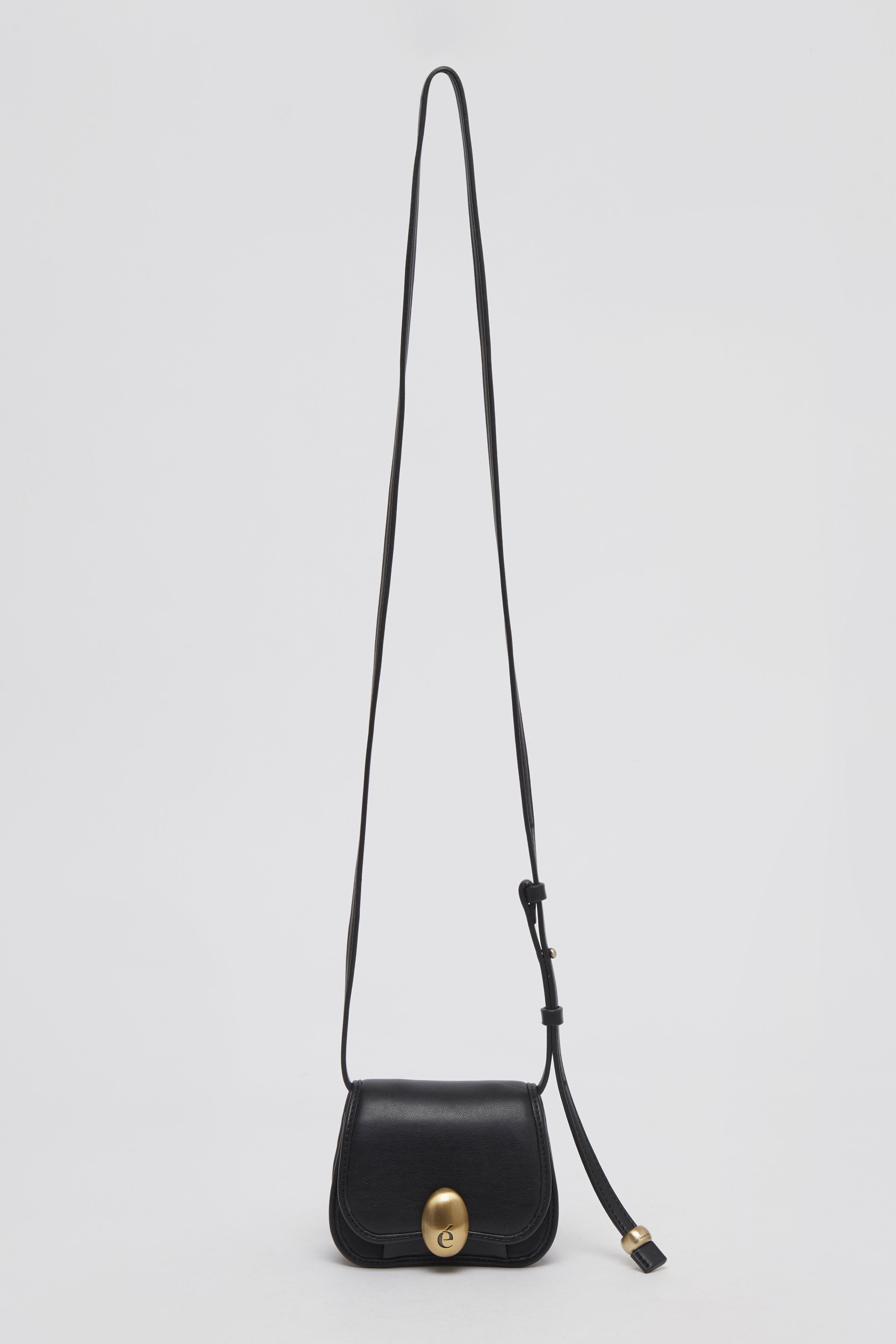 Egg wallet bag