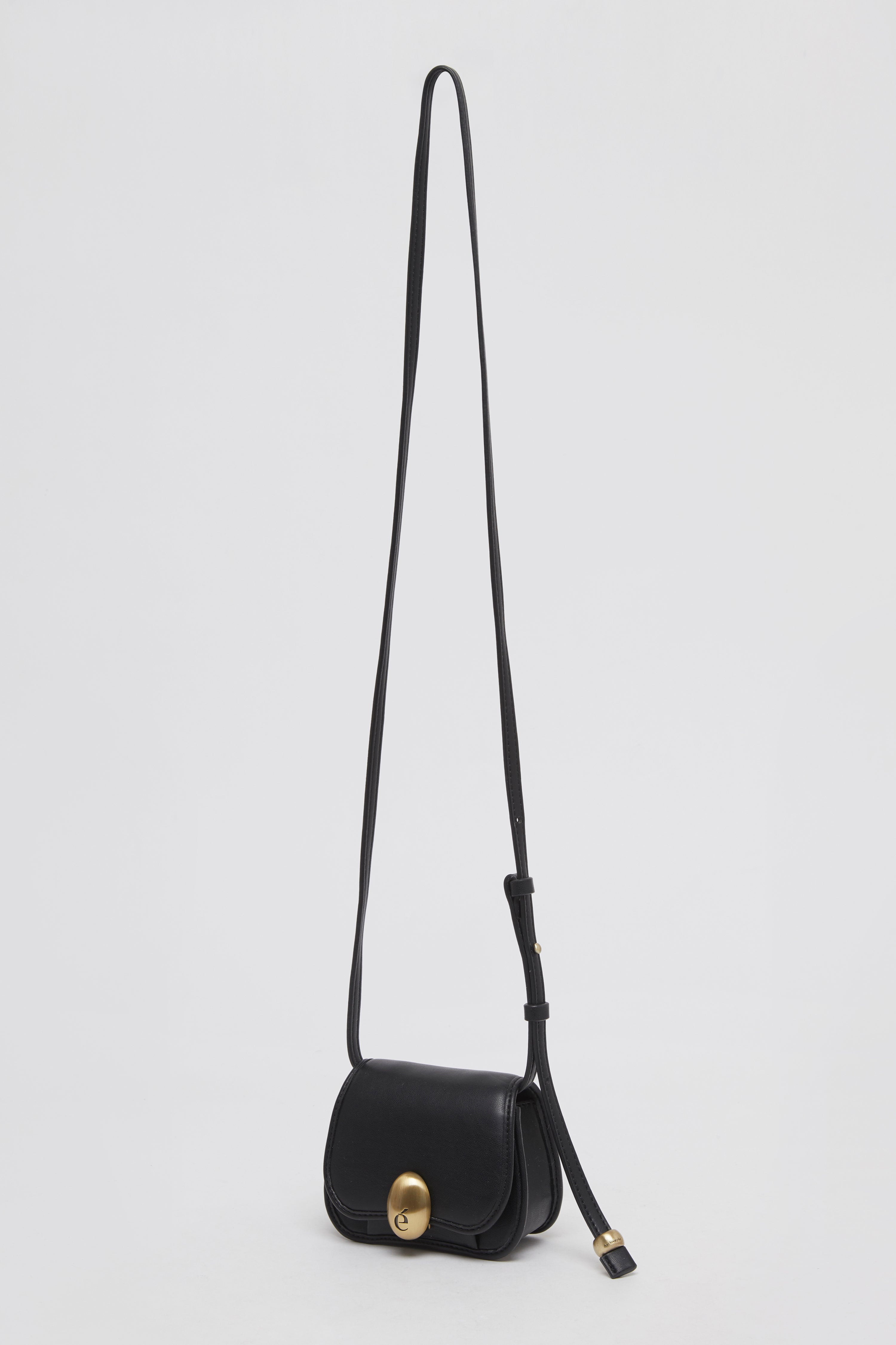 Egg wallet bag