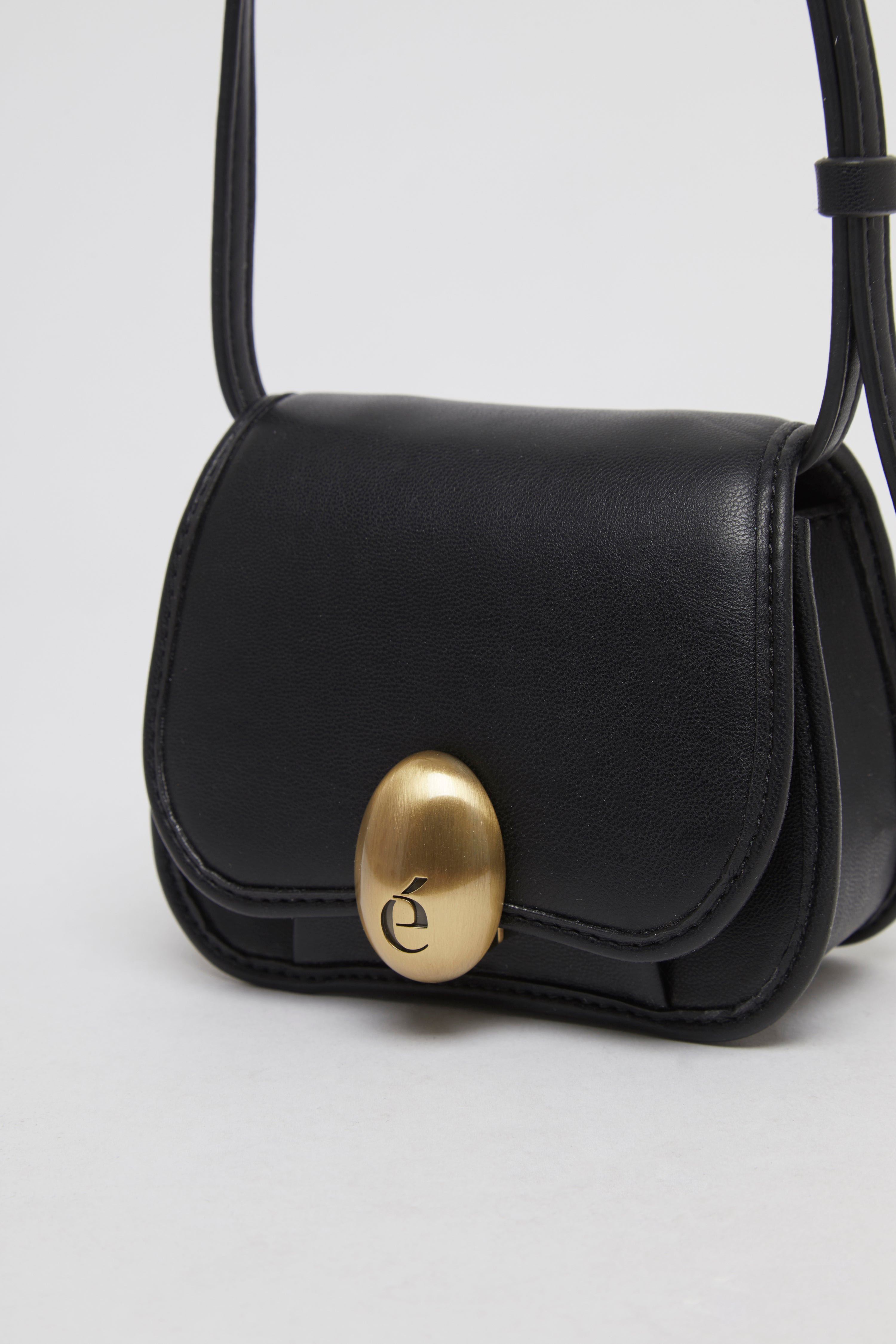 Egg wallet bag