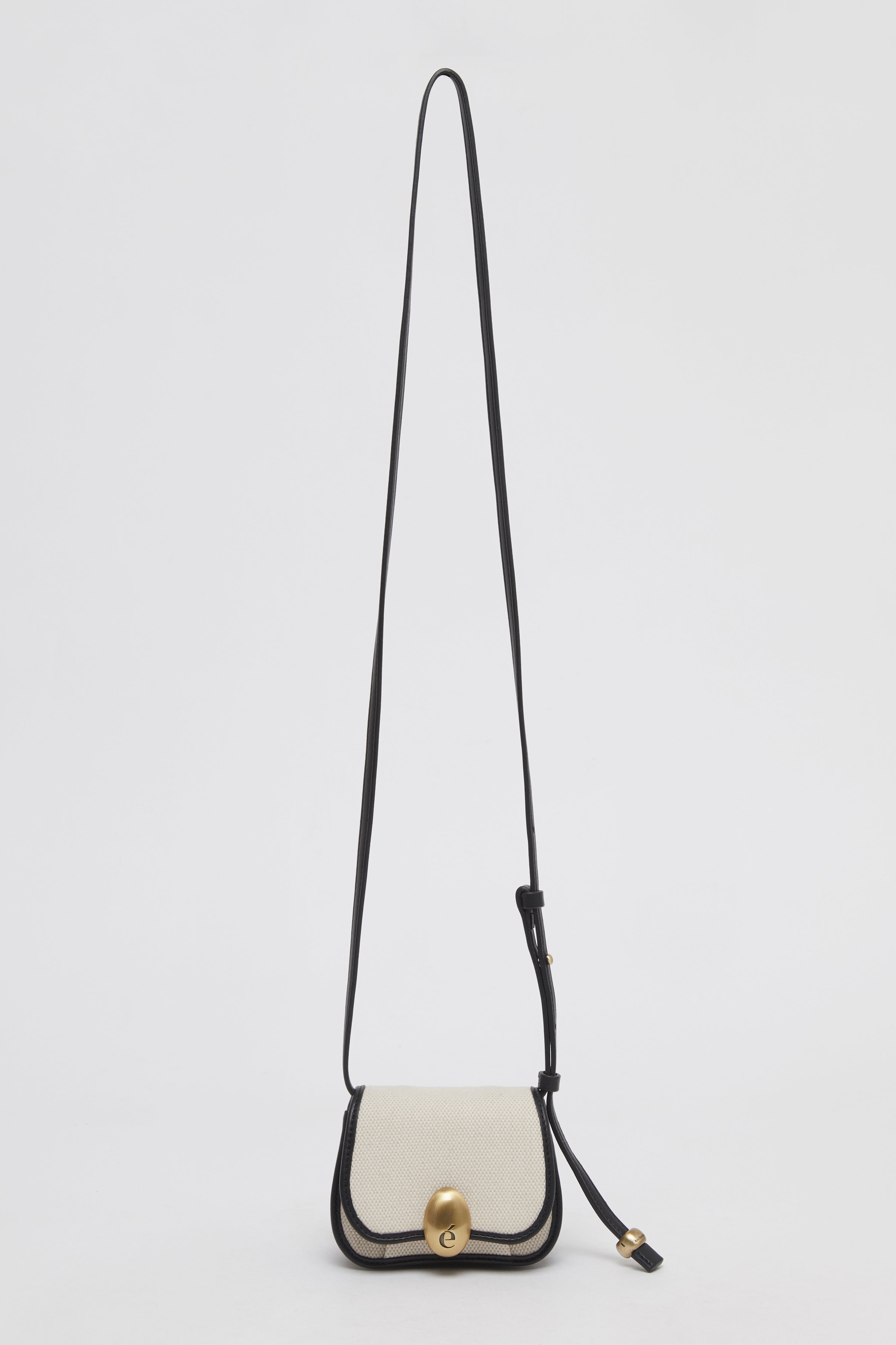 Egg wallet bag
