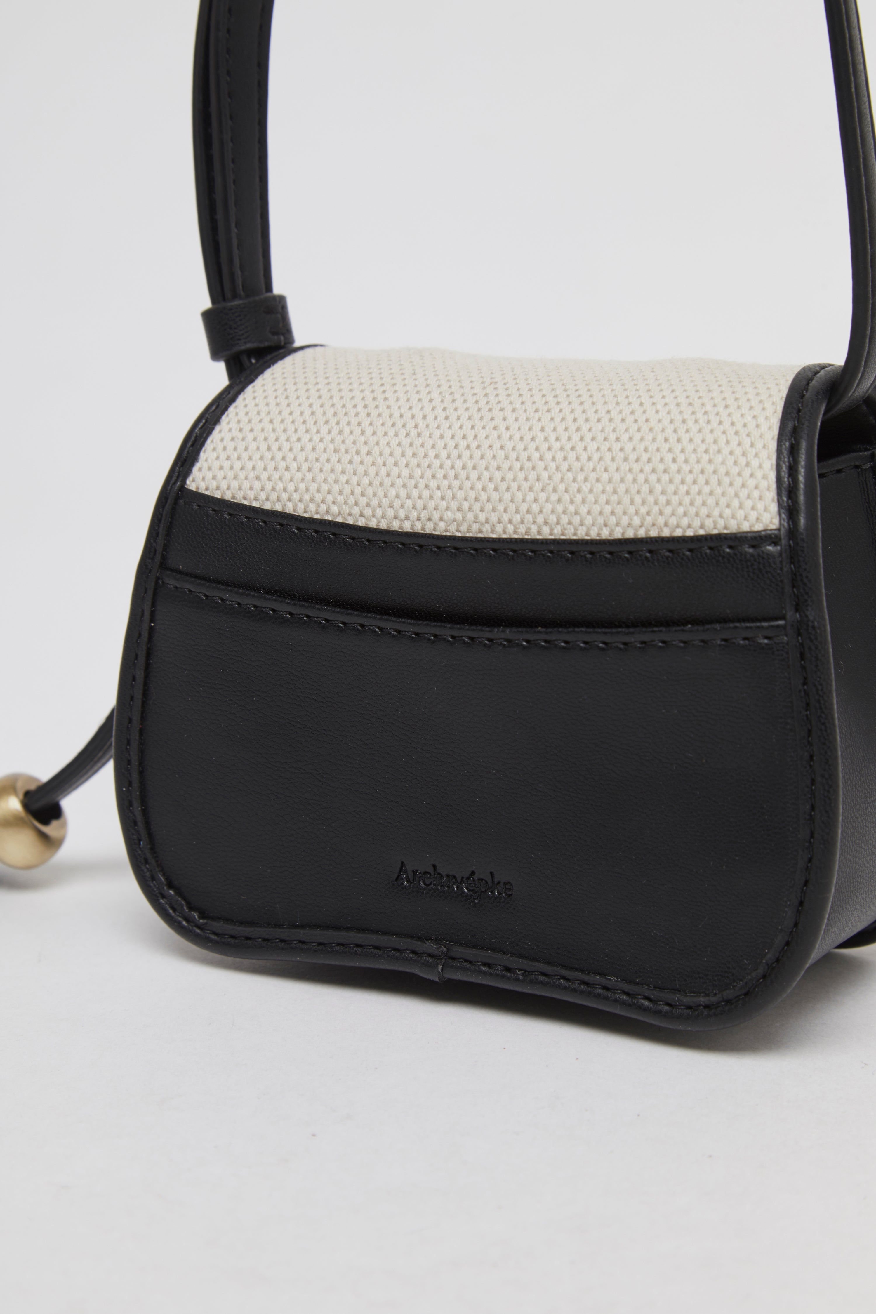 Egg wallet bag