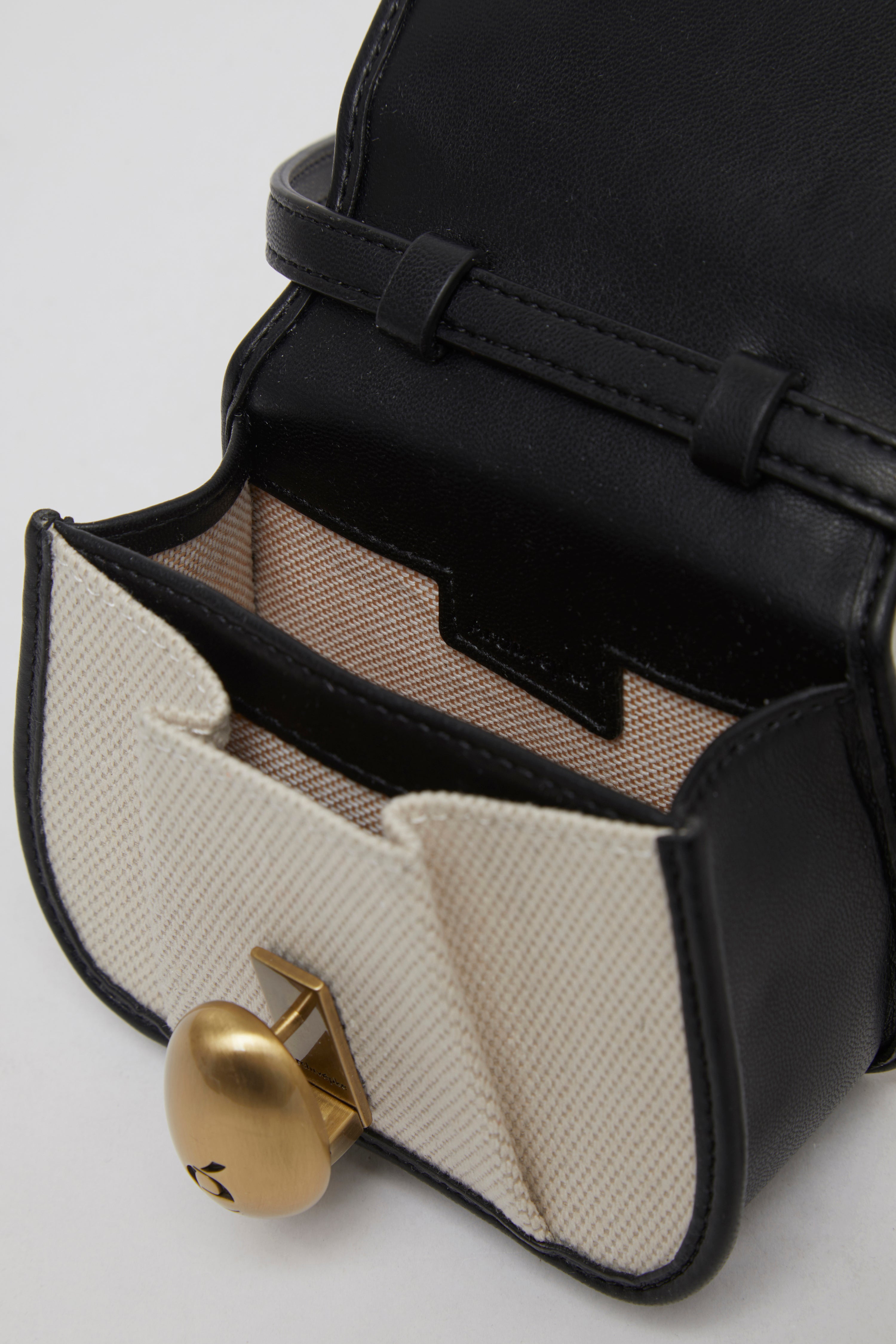 Egg wallet bag