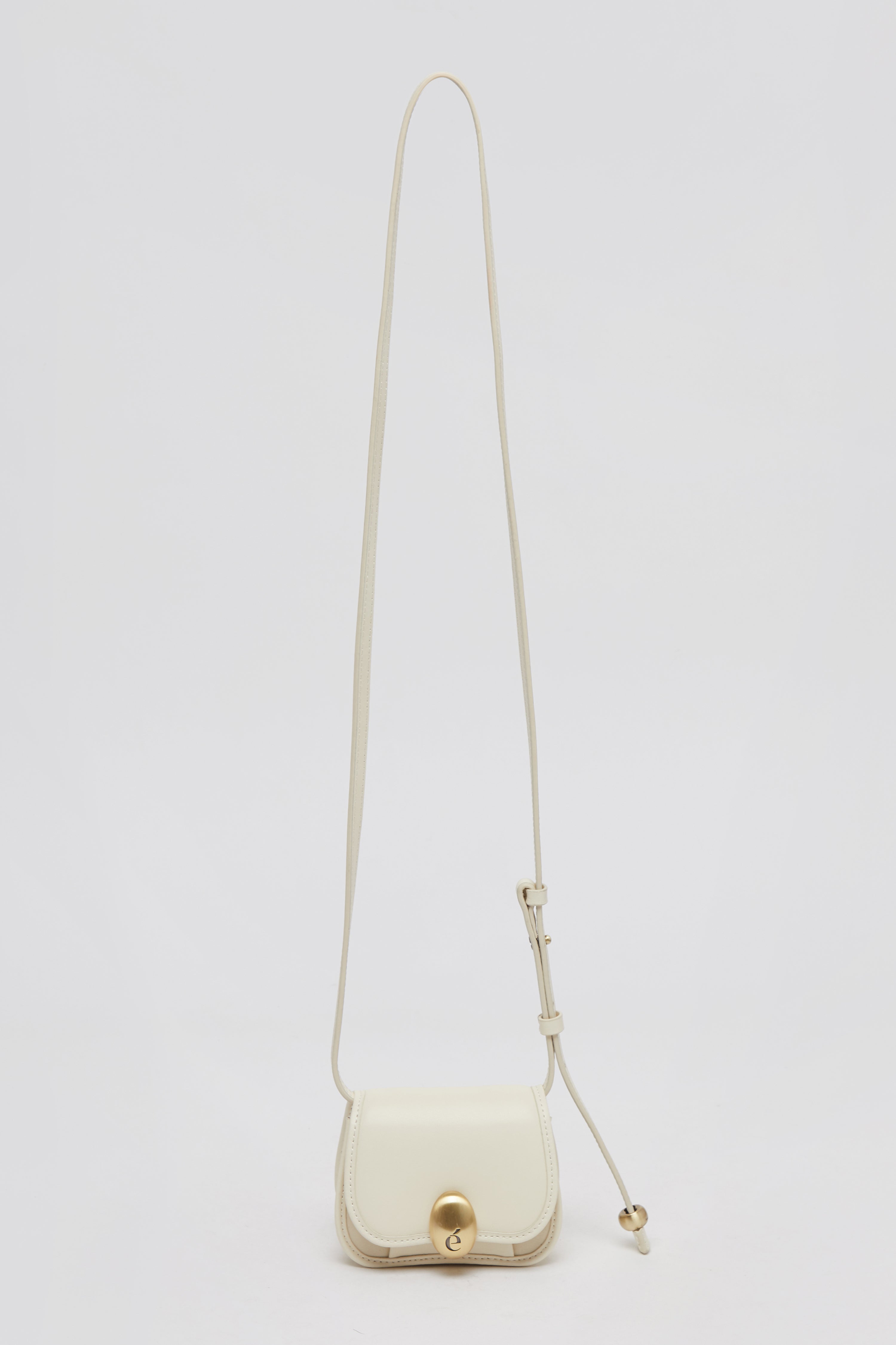 Egg wallet bag