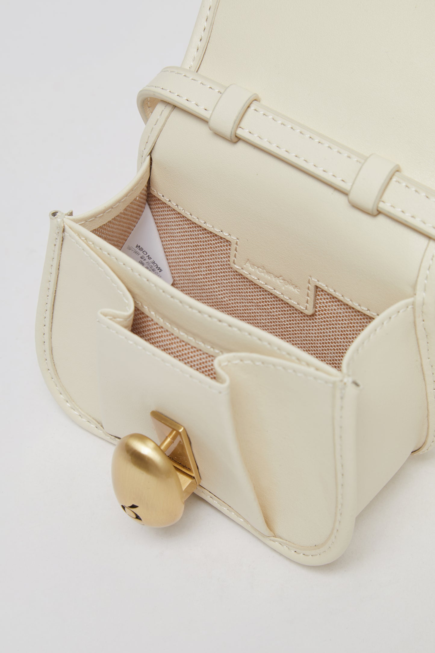 Egg wallet bag